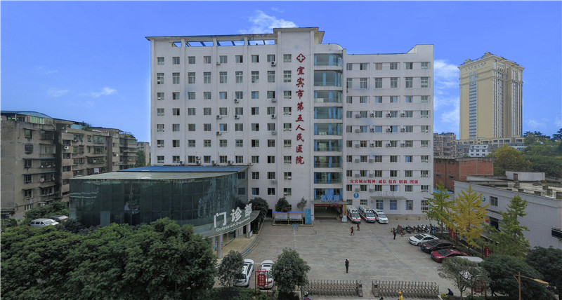 县医院正面2.jpg